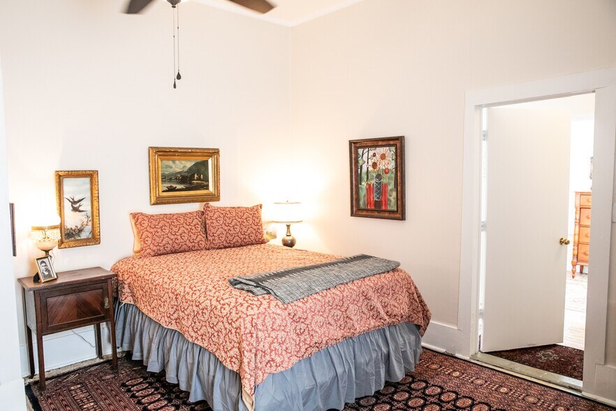 More Photos Of 13404 Washington St, Burton Specialty For Sale