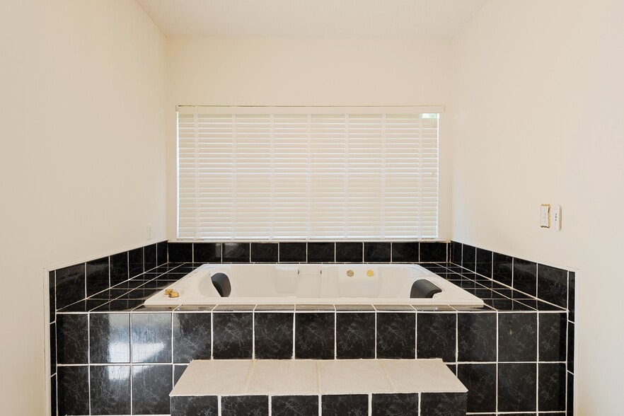 More Photos Of 10674 Wall Triana Hwy, Toney Hospitality For Sale