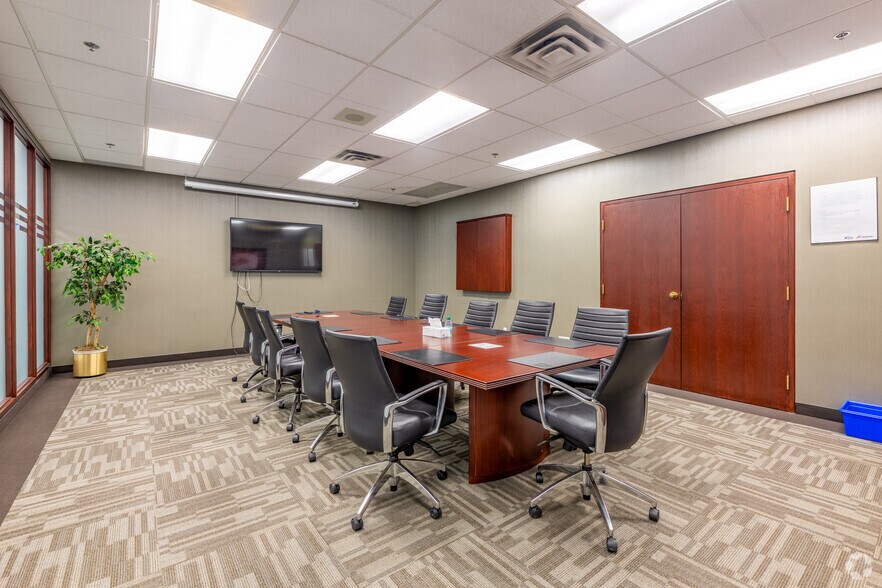 More Photos Of 475 Admiral Blvd, Mississauga Warehouse For Lease