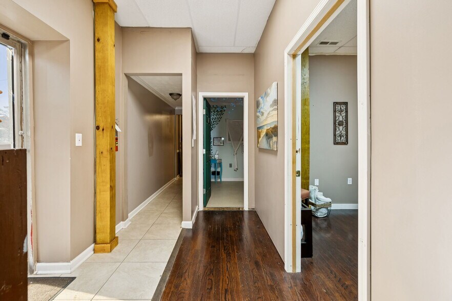 More Photos Of 220 Public Sq, Lafayette General Retail For Sale