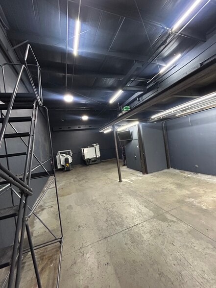 More Photos Of 17030 Alico Commerce Ct, Fort Myers Warehouse For Sale
