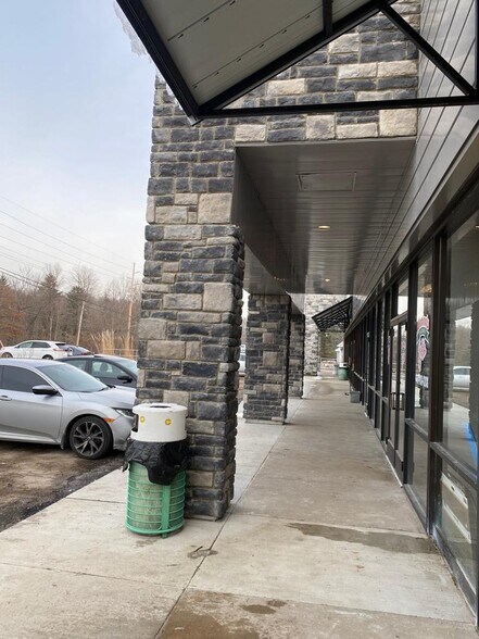 More Photos Of 8533-8559 E Washington St, Chagrin Falls Unknown For Lease