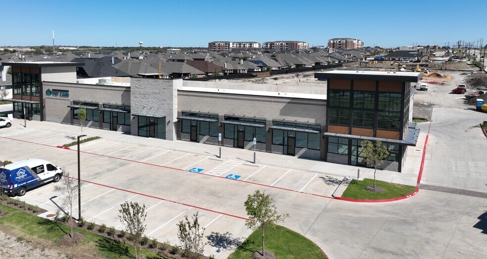 More Photos Of 590 W Frontier Pky, Celina Storefront Retail Office For Lease