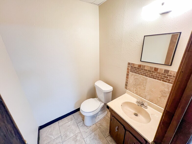 More Photos Of 1304A Dayton Rd, Midland Warehouse For Sale