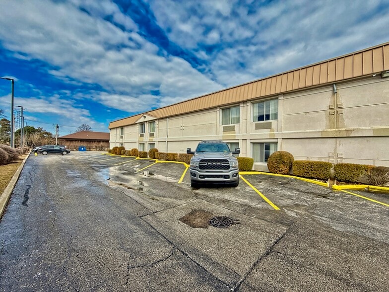 More Photos Of 9110 Waukegan Rd, Morton Grove Hotel For Sale