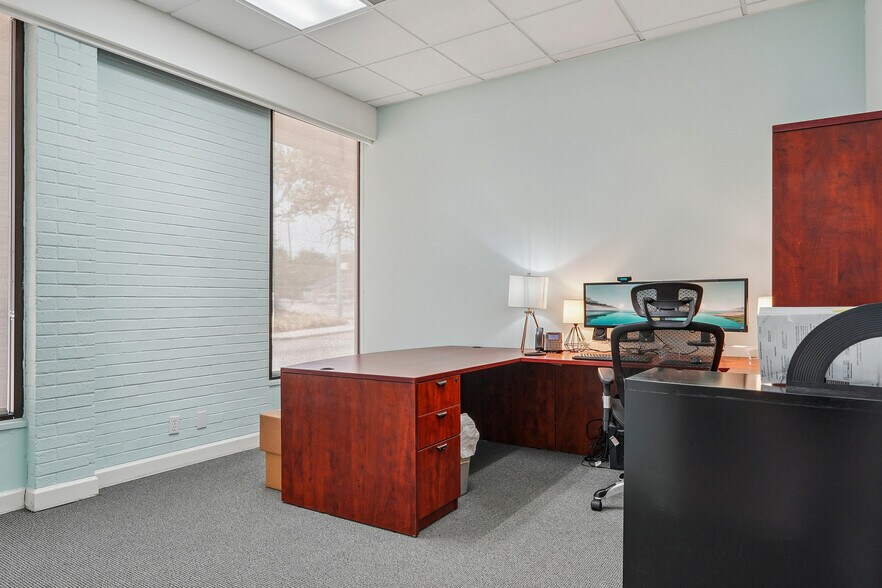 More Photos Of 396 W Main St, Lewisville Medical For Sale