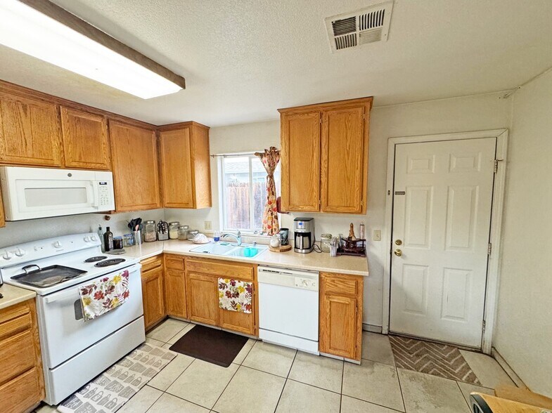 More Photos Of 1412-1426 N Palm St, Turlock Apartments For Sale