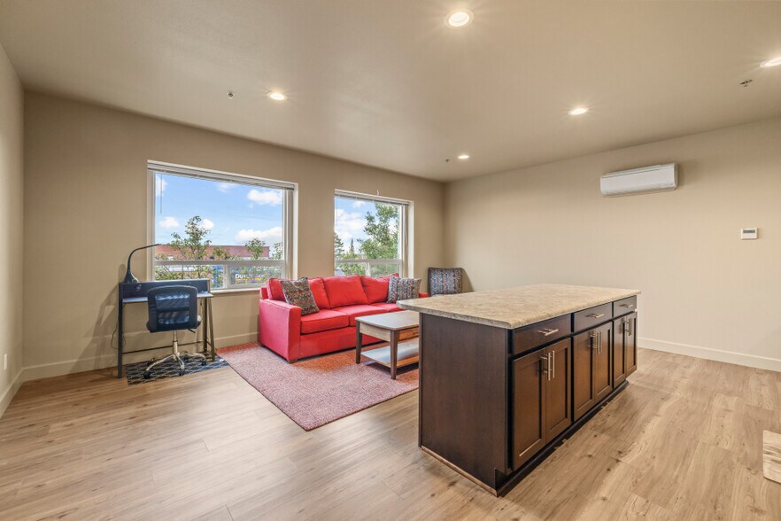 More Photos Of 125 S 6th St, Klamath Falls Flex For Sale