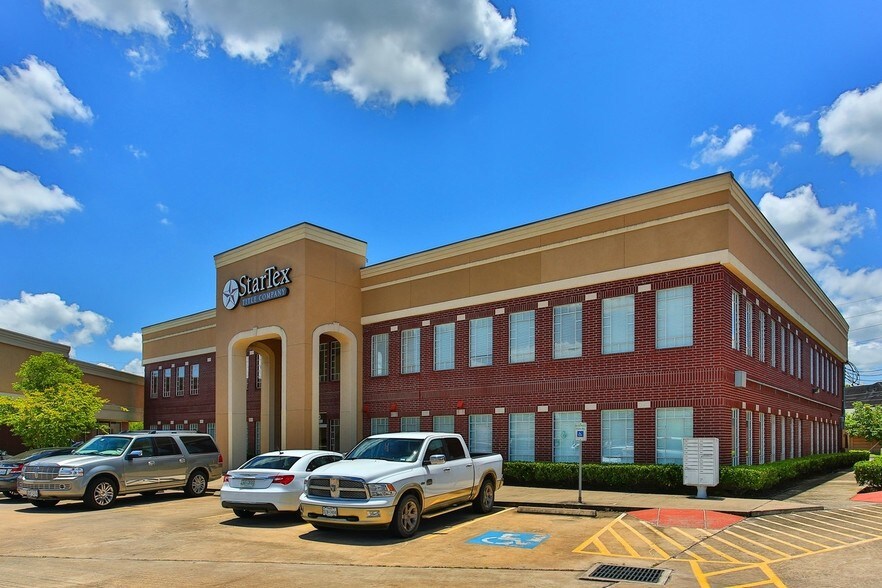 More Photos Of 9330 W Broadway St, Pearland Unknown For Lease