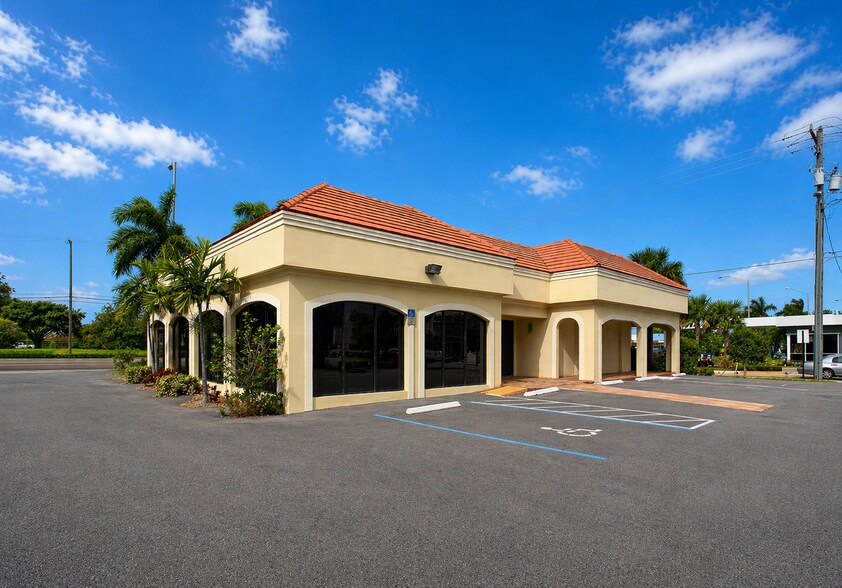 Primary Photo Of 3896 N Federal Hwy, Lighthouse Point Medical For Lease