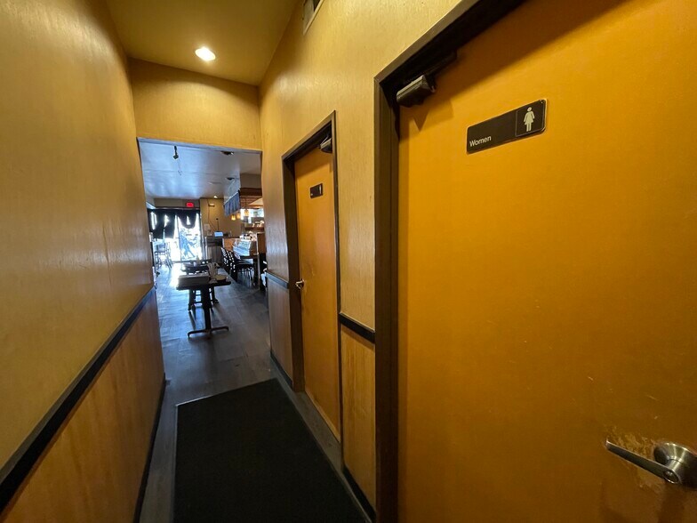 More Photos Of 5432 Walnut St, Pittsburgh Restaurant For Lease