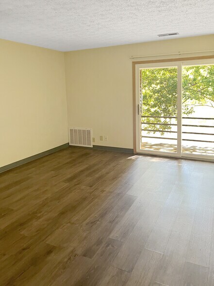 More Photos Of 401 River Run Dr, Macomb Apartments For Sale