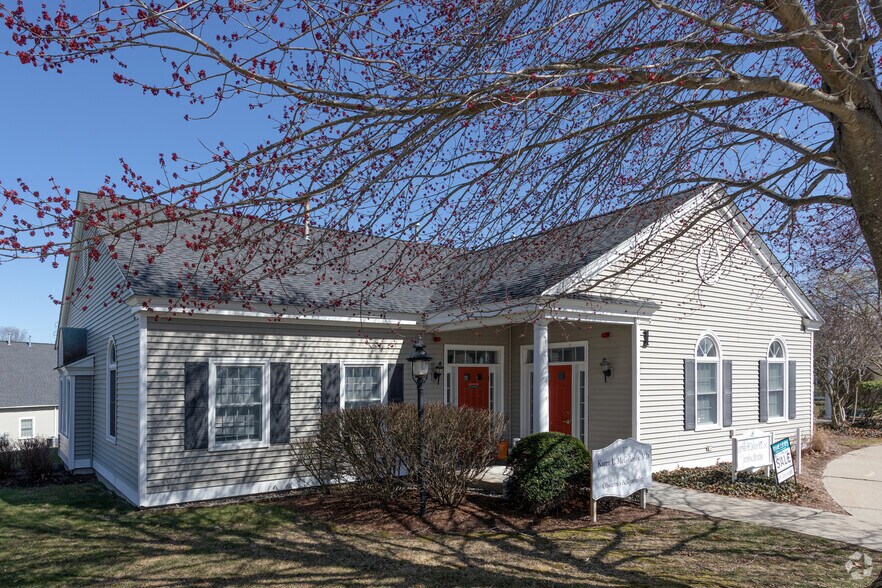 More Photos Of 450 Veterans Memorial Pky, East Providence Medical For Lease