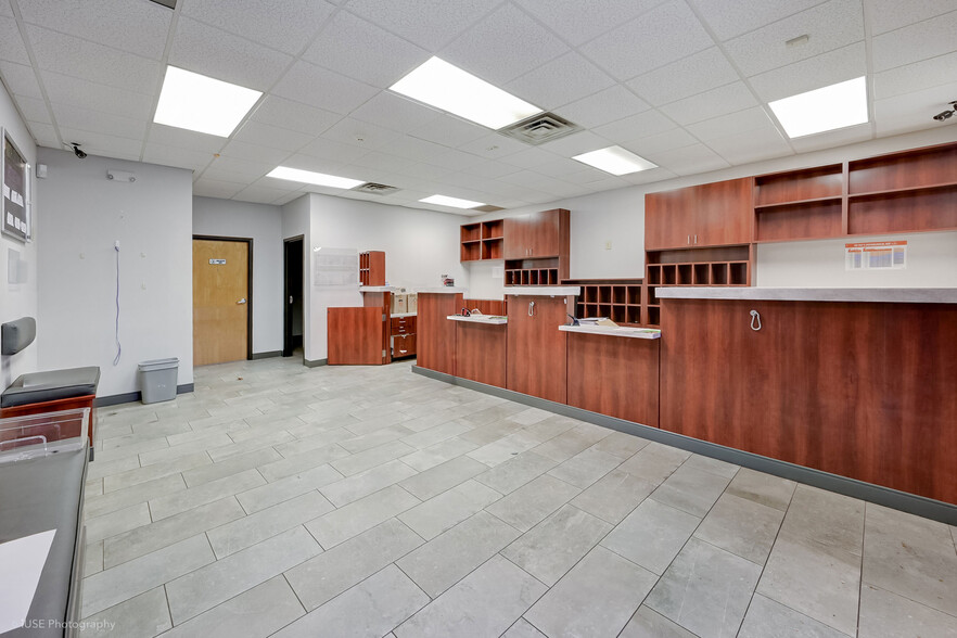 More Photos Of 7507 NE Roswell Rd, Atlanta Unknown For Lease