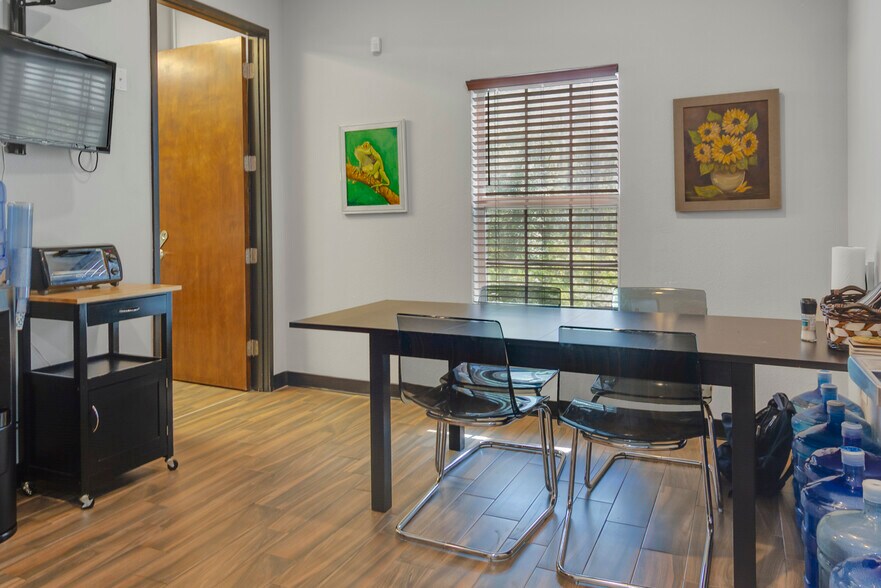 More Photos Of 4202-4204 W Linebaugh Ave, Tampa Medical For Lease