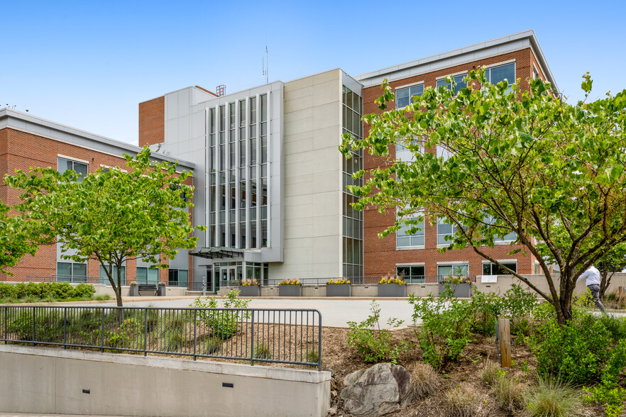 Primary Photo Of 915 E High St, Charlottesville Medical For Lease