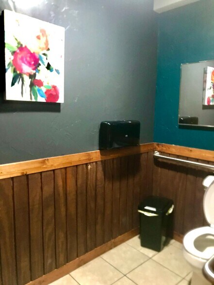 More Photos Of 711 N Steele Ave, Cushing Restaurant For Sale