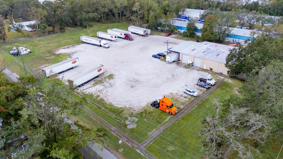 More Photos Of 2701 Airport Rd, Plant City Warehouse For Sale