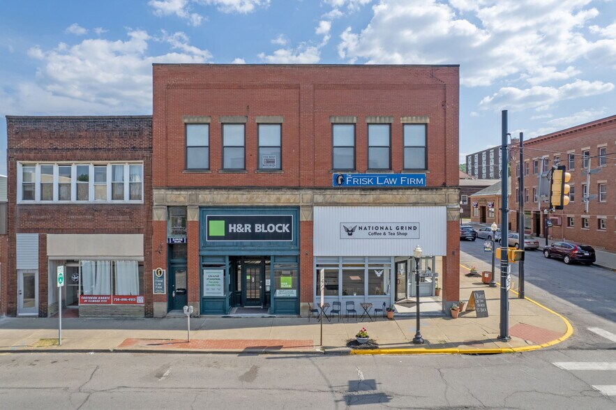 More Photos Of 433-435 Lawrence Ave, Ellwood City Storefront Retail Residential For Lease