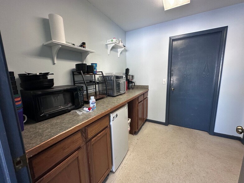 More Photos Of 3160 Continental Dr, Traverse City Warehouse For Sale