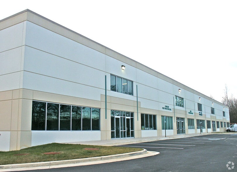 More Photos Of 17857-17889 Fraley Blvd, Dumfries Research And Development For Sale