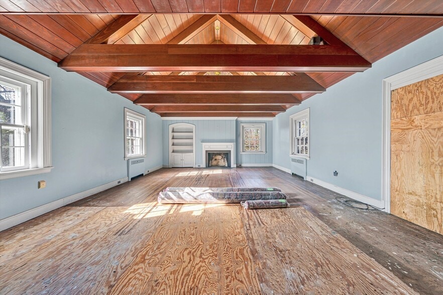 More Photos Of 934 Commander Dr, Roanoke Specialty For Sale