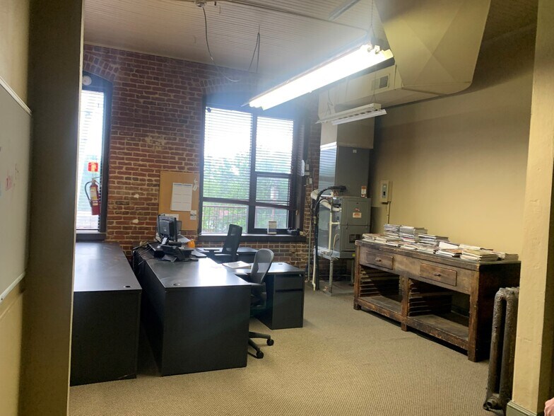More Photos Of 16 N Trade St, Tryon Office For Sale