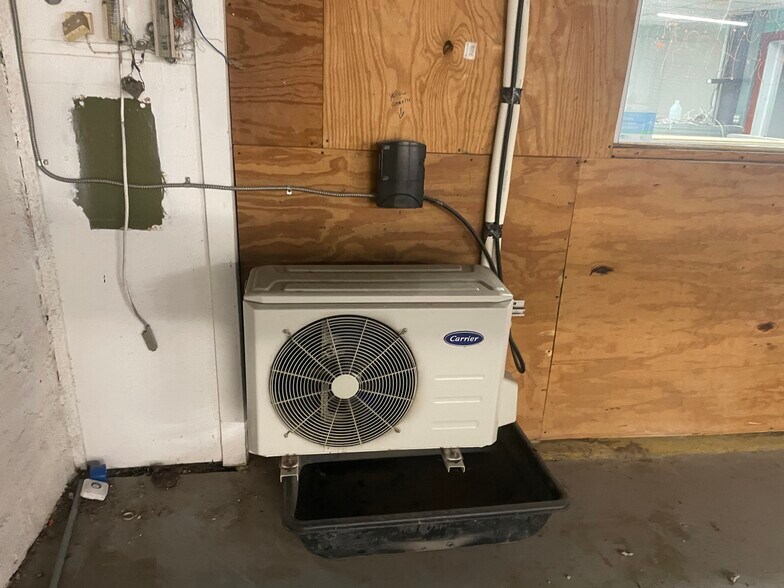 More Photos Of 1515 31st St, Galveston Distribution For Lease