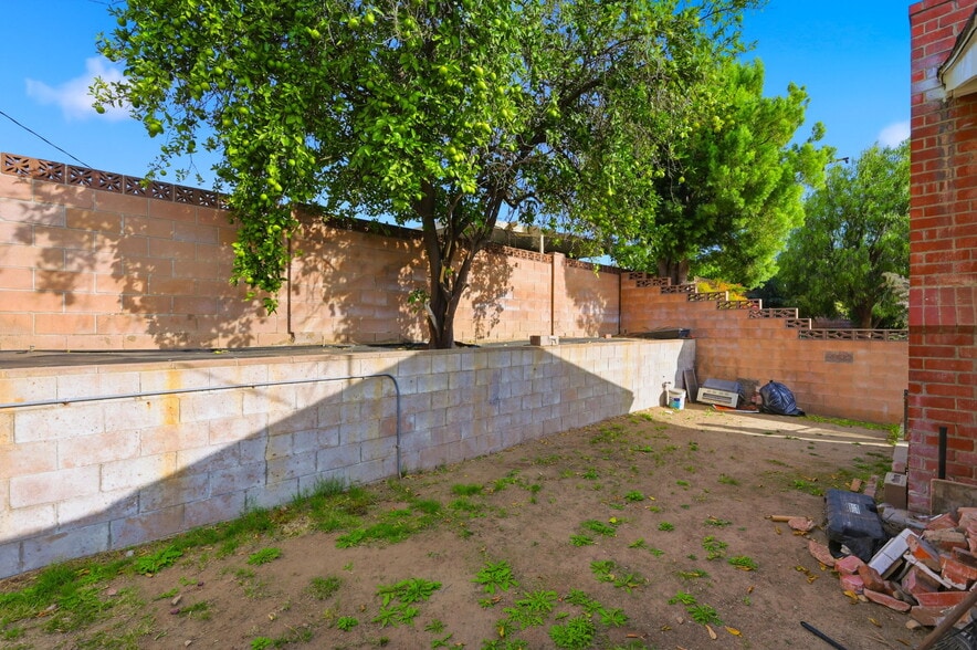 More Photos Of 27828 Parkvale Dr, Santa Clarita Healthcare For Sale