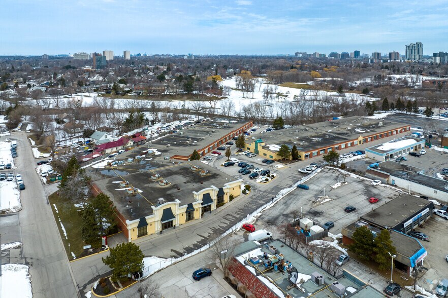 More Photos Of 3045 Southcreek Rd, Mississauga Showroom For Sale