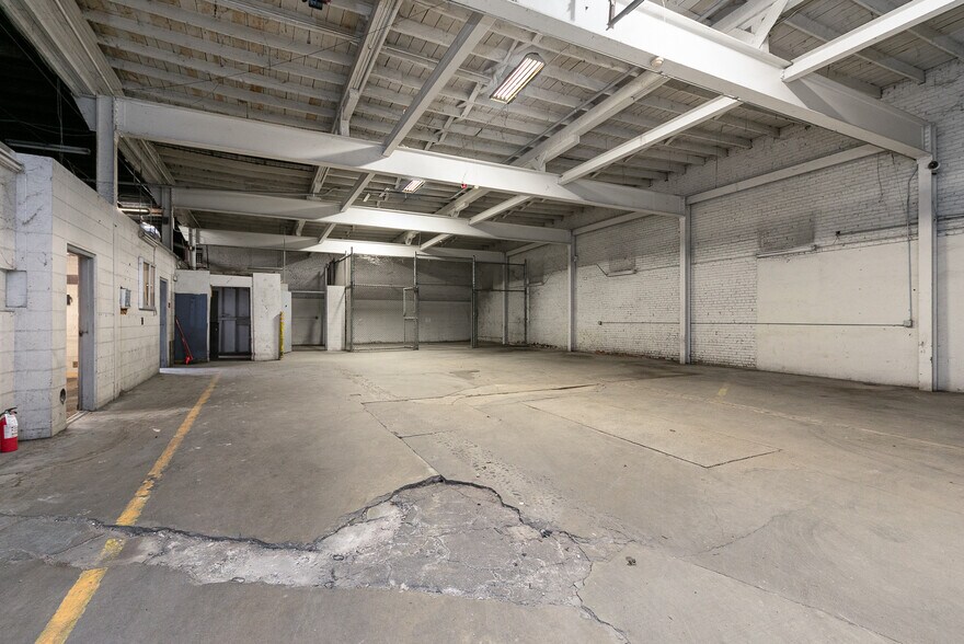 More Photos Of 530 W McDaniel St, Springfield Industrial For Lease