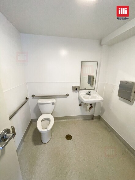 More Photos Of 4721 Laurel Canyon Blvd, Valley Village Medical For Sale