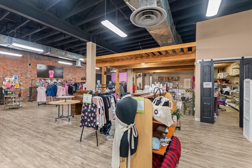 More Photos Of 112 Austin Ave, Lamesa General Retail For Sale