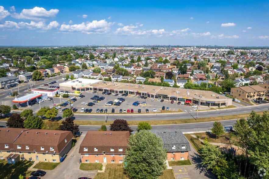More Photos Of 239-245 Boul Samson, Laval Freestanding For Lease