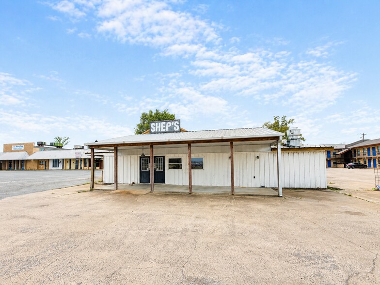 Primary Photo Of 732 Highway 65 S, Dumas Flex For Sale