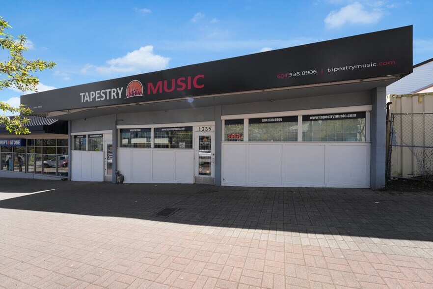 More Photos Of 1333-1335 Johnston Rd, White Rock Storefront For Sale