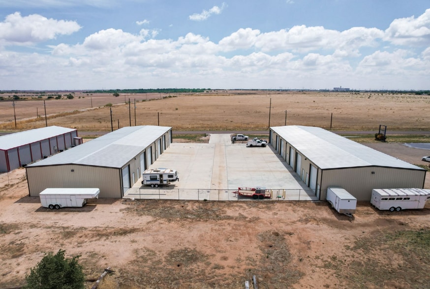 More Photos Of 3611 N County Road 2000, Lubbock Warehouse For Lease