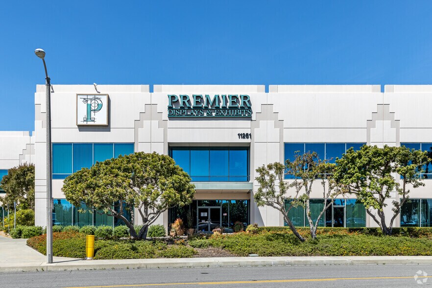 More Photos Of 11251-11261 Warland Dr, Cypress Warehouse For Lease