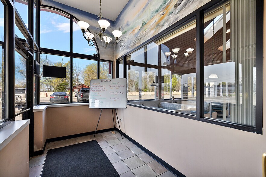 More Photos Of 37116 S Groesbeck Hwy, Clinton Township Restaurant For Sale