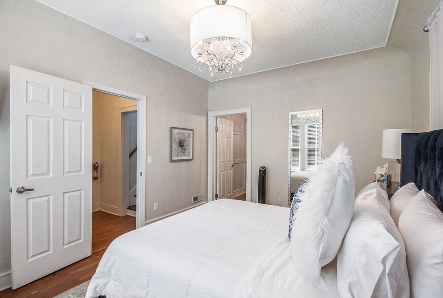 More Photos Of 155 N Main St, Village of Clarkston Hospitality For Sale