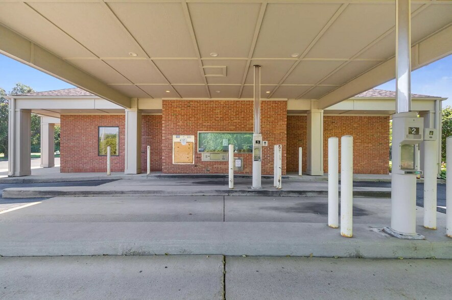 More Photos Of 201 Koomler Dr, La Porte Bank For Sale