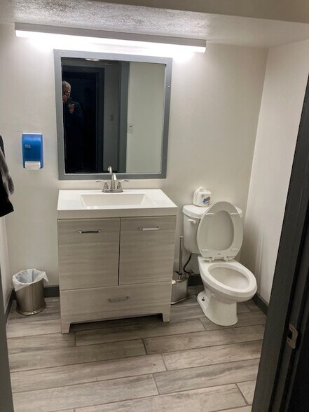 More Photos Of 1110 Island Ave, McKees Rocks Warehouse For Lease