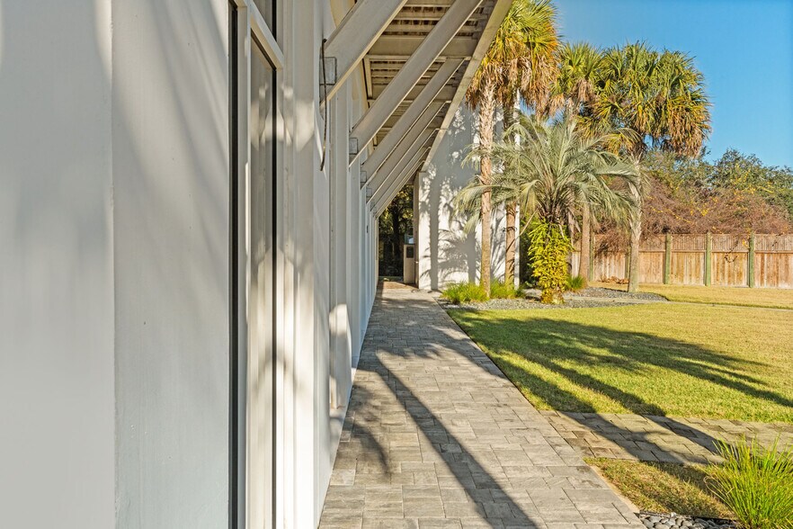 More Photos Of 2930 W County Highway 30A, Santa Rosa Beach Office Residential For Lease