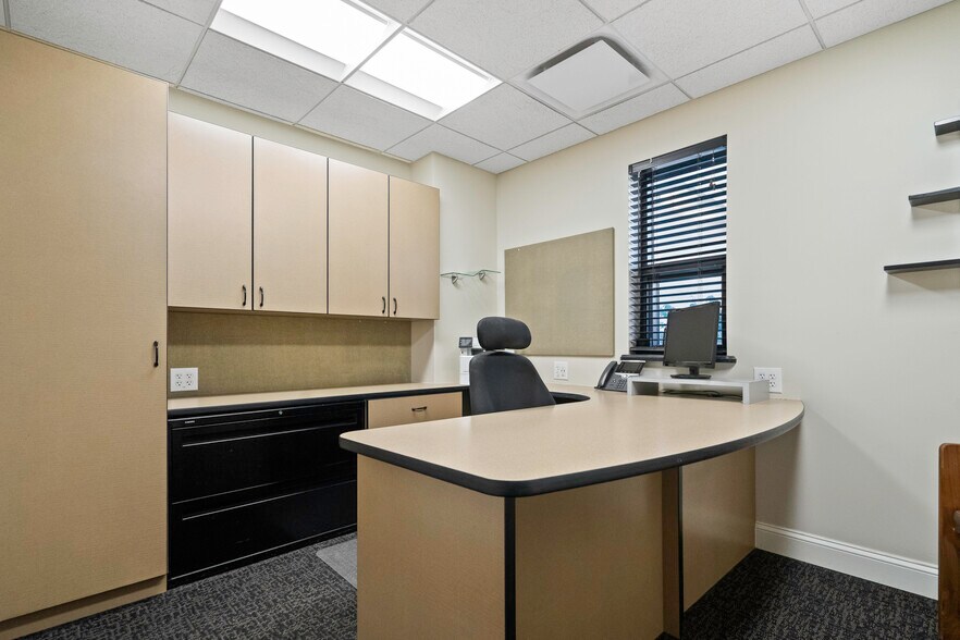 More Photos Of 1674 N Industrial Ave, Ottawa Manufacturing For Sale