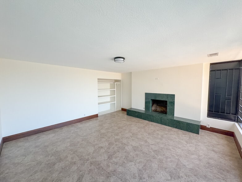 More Photos Of 10051 Mission Blvd, Jurupa Valley Contractor Storage Yard For Lease