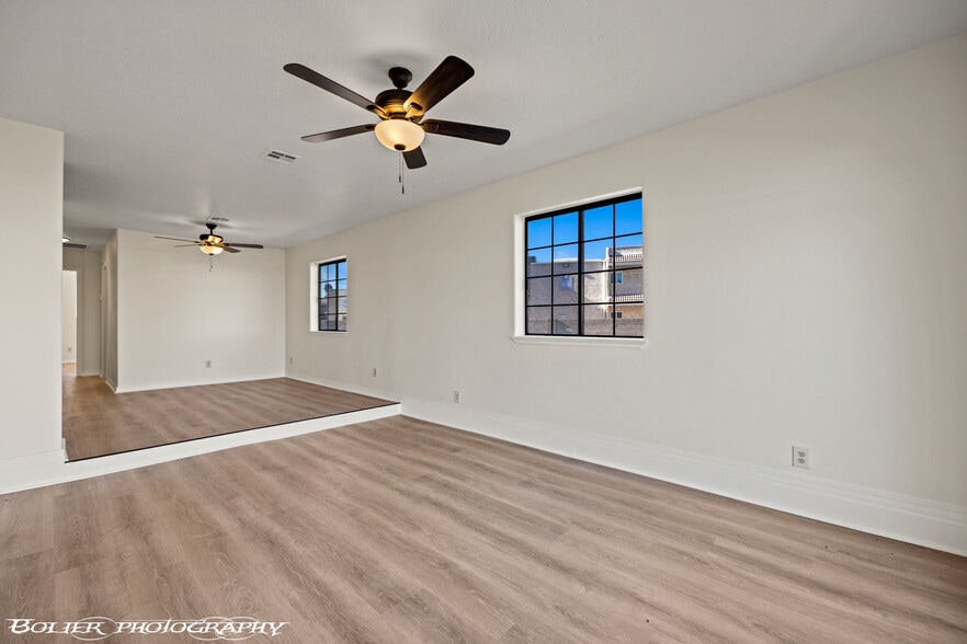 More Photos Of 320 E Old Mill Rd, Mesquite Office For Sale