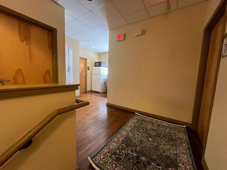 More Photos Of 309 W Main St, Round Rock Office For Sale