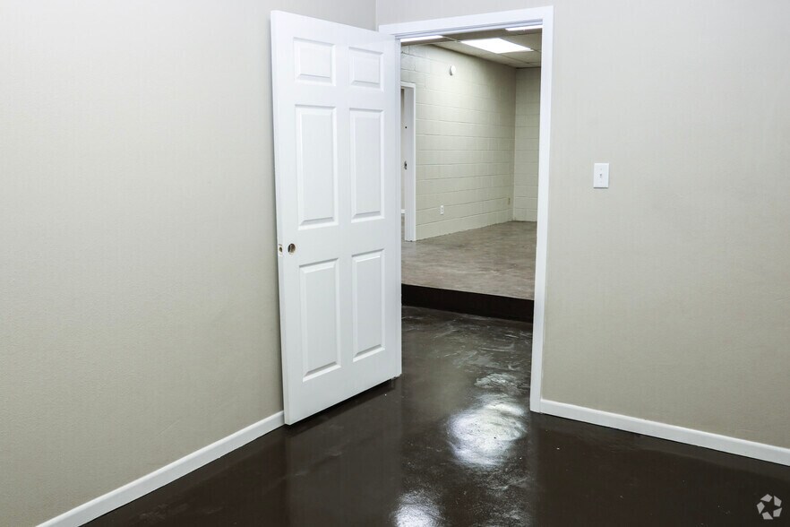 More Photos Of 201 N Winfree St, Dayton Office For Sale