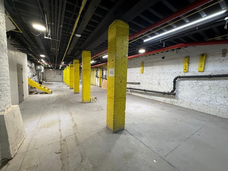 More Photos Of 178 Walworth St, Brooklyn Flex For Sale