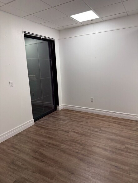 More Photos Of 7858 Turkey Lake Rd, Orlando Storefront Retail Office For Lease